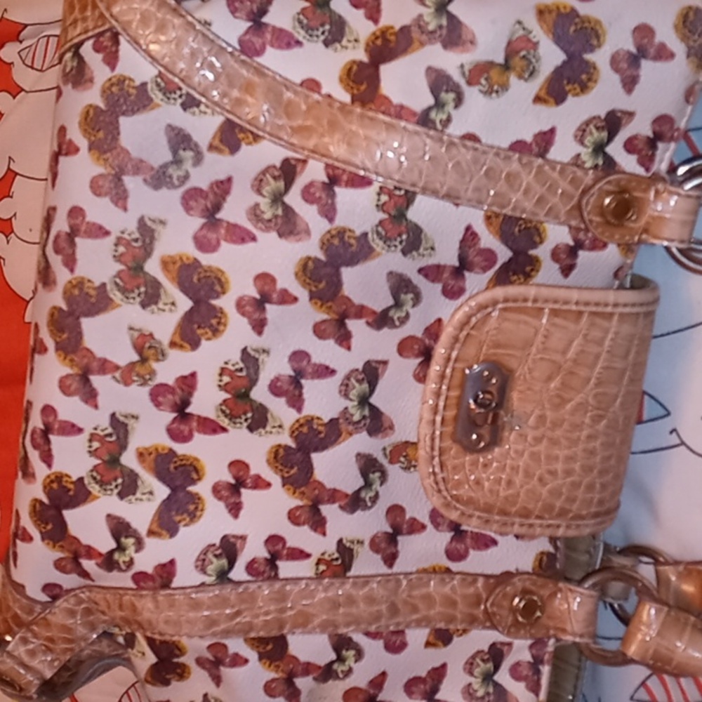 Liz Claiborne, Big & Roomy,Butterfly Purse with Butterscotch Reptilian-Like Trim - Picture 2 of 15